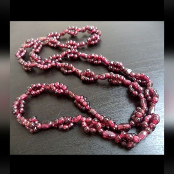 VINTAGE ESTATE HIGH END GENUINE GARNET BEADED 26" NECKLACE - Picture 1 of 1